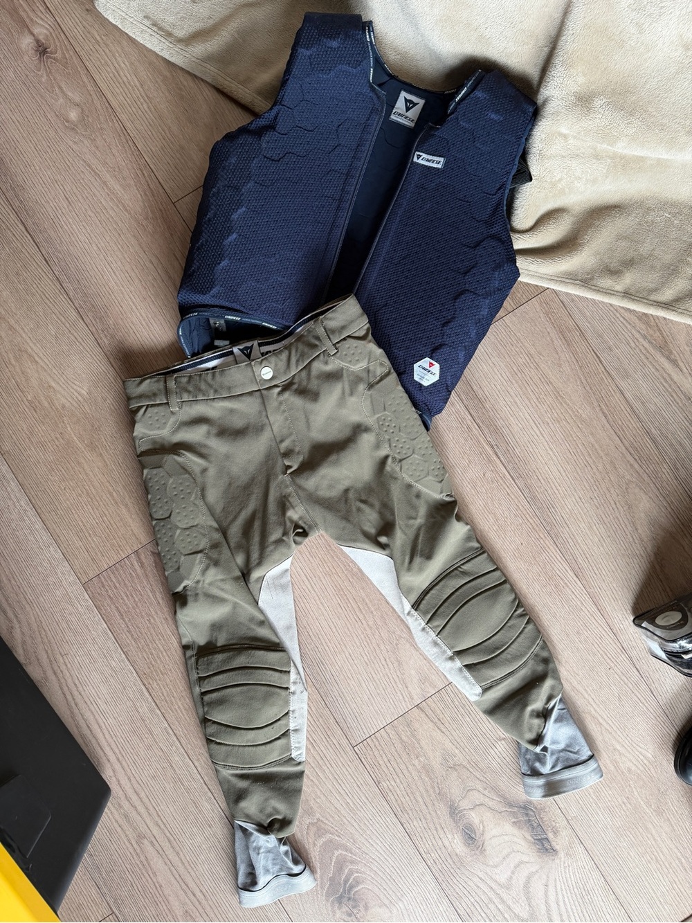 Dainese Equestrian set of the vest and breeches